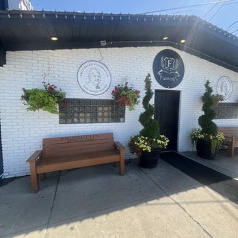 Figaretti's Restaurant - Outside. - Italian Near Me - Wheeling, West Virginia