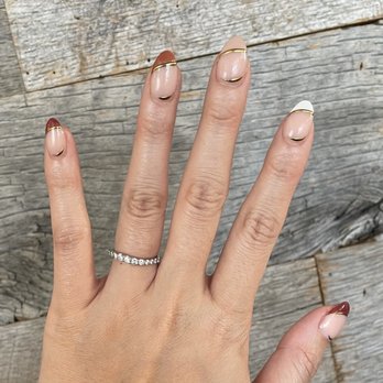 Les Mains Nail Bar - Nail Salons Near Me - Buford, Georgia