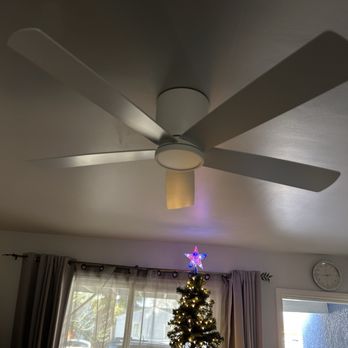 Jobbees - Living room fan with light fixture - Electricians Near Me