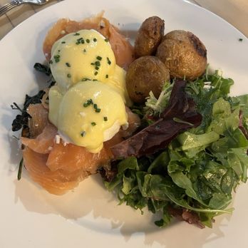 El Dorado Kitchen - Salmon Benedict - New American Near Me - Sonoma, California