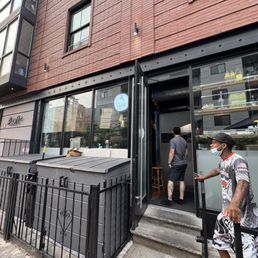 Where you pay/pickup your pizza Where you pay/pickup your pizza