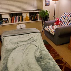 Zen of Life Mobile Massage Therapy - Wouldn't you love to have a quality massage without having to leave home? This could be your living
room!
