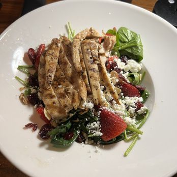 520 Bar & Grill - 520 Spinach Salad with Grilled Chicken - Bars Near Me - Bellevue, Washington 520 Bar & Grill - 520 Spinach Salad with Grilled Chicken - Bars Near Me - Bellevue, Washington
