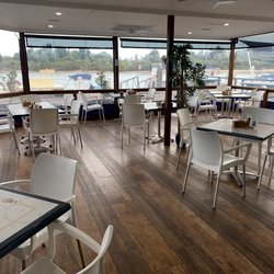 Paradise Marina - Covered indoor dining