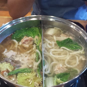 Nabeya Maido - Split your hot pot into two sizes. Plain water and maido nabe soup base. - Japanese Near Me - Honolulu, Hawaii Nabeya Maido - Split your hot pot into two sizes. Plain water and maido nabe soup base. - Japanese Near Me - Honolulu, Hawaii