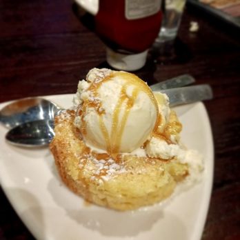 Houlihan's - Gooey butter cake - Bars Near Me - Paramus, New Jersey