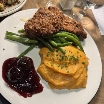 The James - PECAN CRUSTED CHICKEN sweet potato purée, green beans, roasted cherry sauce - American Near Me - Charleston, South Carolina The James - PECAN CRUSTED CHICKEN sweet potato purée, green beans, roasted cherry sauce - American Near Me - Charleston, South Carolina