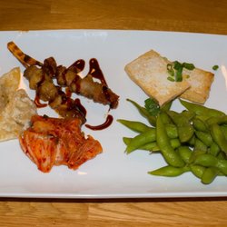 K - Vorspeisenvariation (Yakitori, Mandu, Dubu, Kimchi, Edamame) 6,50€