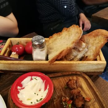 Casa Lolea - Bread with garlic and tomato. - Tapas Bars Near Me - Barcelona, B Casa Lolea - Bread with garlic and tomato. - Tapas Bars Near Me - Barcelona, B