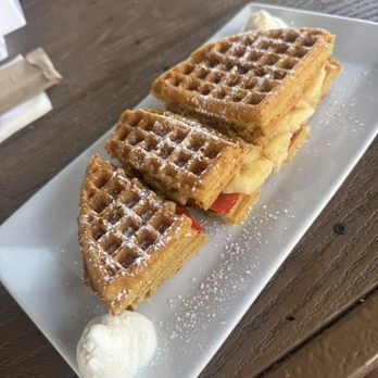 ER Bradley's Saloon - Waffle with Nutella & Strawberry - American Near Me - West Palm Beach, Florida ER Bradley's Saloon - Waffle with Nutella & Strawberry - American Near Me - West Palm Beach, Florida