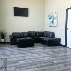 American Urgent Care & Primary Centers - Other half of waiting area