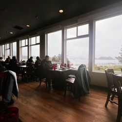 Cozy restaurant, great view