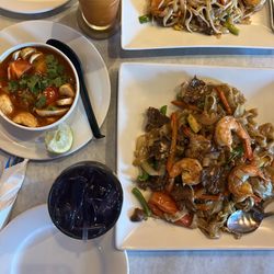 Big Thai Restaurant - Pad Thai, Drunken noodles, Tom yum, Thai tea, Butterfly peas tea