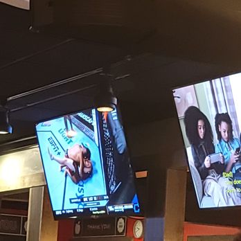 Applebee's Grill + Bar - Yep more TVs - American Near Me - Hickory, North Carolina