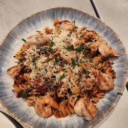 Abbracci Italian Cuisine & Cocktails - Shrimp and pasta