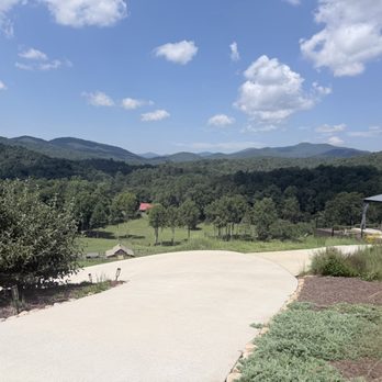 Roo Mountain Vineyards - Wineries Near Me - Ellijay, Georgia Roo Mountain Vineyards - Wineries Near Me - Ellijay, Georgia