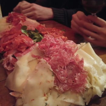 Le Bistrot de la Vieille - Planche charcuterie et fromage gargantuesque - French Near Me - Nice, 06 Le Bistrot de la Vieille - Planche charcuterie et fromage gargantuesque - French Near Me - Nice, 06