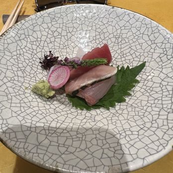 Hanare Sushi - Beautiful presentation of blue fin tuna (tastes like chotoro), mackerel, and two other cuts I cannot recall (possible amber jack). - Japanese Near Me - Costa Mesa, California