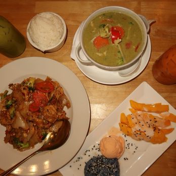 Hiso - green thai tea, reg thai tea, pad see ew, green curry, mango sticky rice - Laotian Near Me - Sacramento, California Hiso - green thai tea, reg thai tea, pad see ew, green curry, mango sticky rice - Laotian Near Me - Sacramento, California