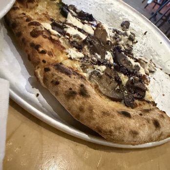 3 Sons Brewing - Pizza topped with mushroom and mozzarella - Breweries Near Me - Dania Beach, Florida