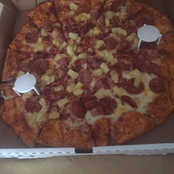 Me-n-Ed's Pizzeria - Large Linguica, Breakfast Bacon & Pineapple - Pizza Near Me - Hanford, California