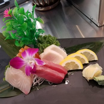 Oishi Asian Cuisine - 9pcs of assorted raw fish. - Asian Fusion Near Me - Schenectady, New York