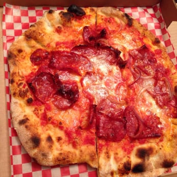 Vera - Calabrese piccante - spicy salami, red onion - Pizza Near Me - Winnipeg, Manitoba Vera - Calabrese piccante - spicy salami, red onion - Pizza Near Me - Winnipeg, Manitoba