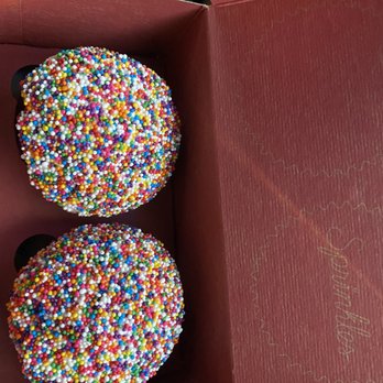 Sprinkles Georgetown - Sprinkle Cupcakes - Bakeries Near Me - Washington, DC, District of Columbia