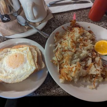 Huckleberry Inn - Diners Near Me - Government Camp, Oregon