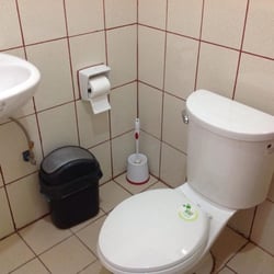 Jimenez Vacation Home in Hundred Islands - Guests toilet.