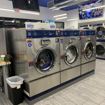 Clean Laundry - Multiple sizes of washers and dryers. - Laundromat Near Me - Cedar Rapids, Iowa