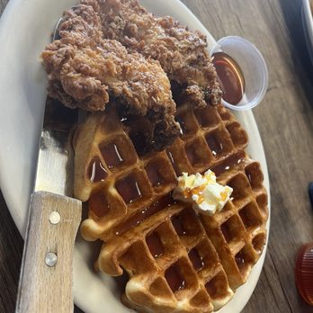 The Hive Eatery - Chicken & Waffle - Breakfast & Brunch Near Me - Edmond, Oklahoma