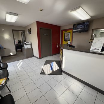 Tom & Ed's Autobody of Burns Harbor - Tom & Ed's Autobody in Burns Harbor - Reception Desk & Customer Lounge at Tom & Ed's Autobody - Body Shops Near Me - Burns Harbor, Indiana Tom & Ed's Autobody of Burns Harbor - Tom & Ed's Autobody in Burns Harbor - Reception Desk & Customer Lounge at Tom & Ed's Autobody - Body Shops Near Me - Burns Harbor, Indiana