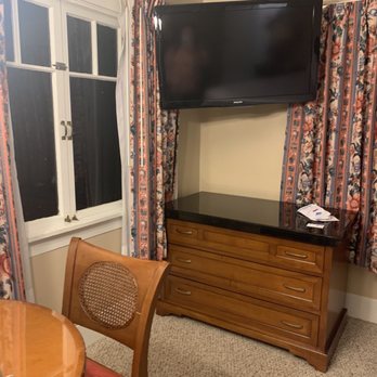 Butterfly Grove Inn - Hotels Near Me - Pacific Grove, California