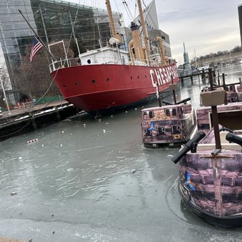 Inner Harbor - When the harbor isn't frozen you can rent these small boats to cruise in the harbor - Marinas Near Me - Baltimore, Maryland Inner Harbor - When the harbor isn't frozen you can rent these small boats to cruise in the harbor - Marinas Near Me - Baltimore, Maryland