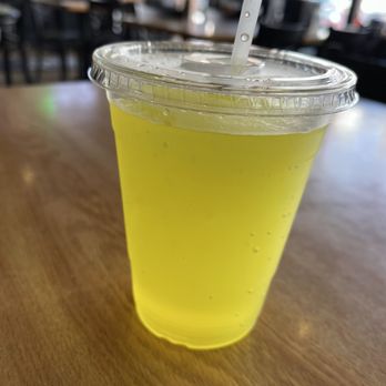 Twisted Plants - Pineapple slushy was alright (don't need to get it again tho) - Burgers Near Me - Milwaukee, Wisconsin