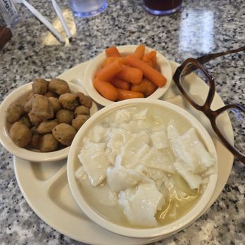Tony's Family Restaurant - Chicken and dumplings - New American Near Me - Sealy, Texas Tony's Family Restaurant - Chicken and dumplings - New American Near Me - Sealy, Texas