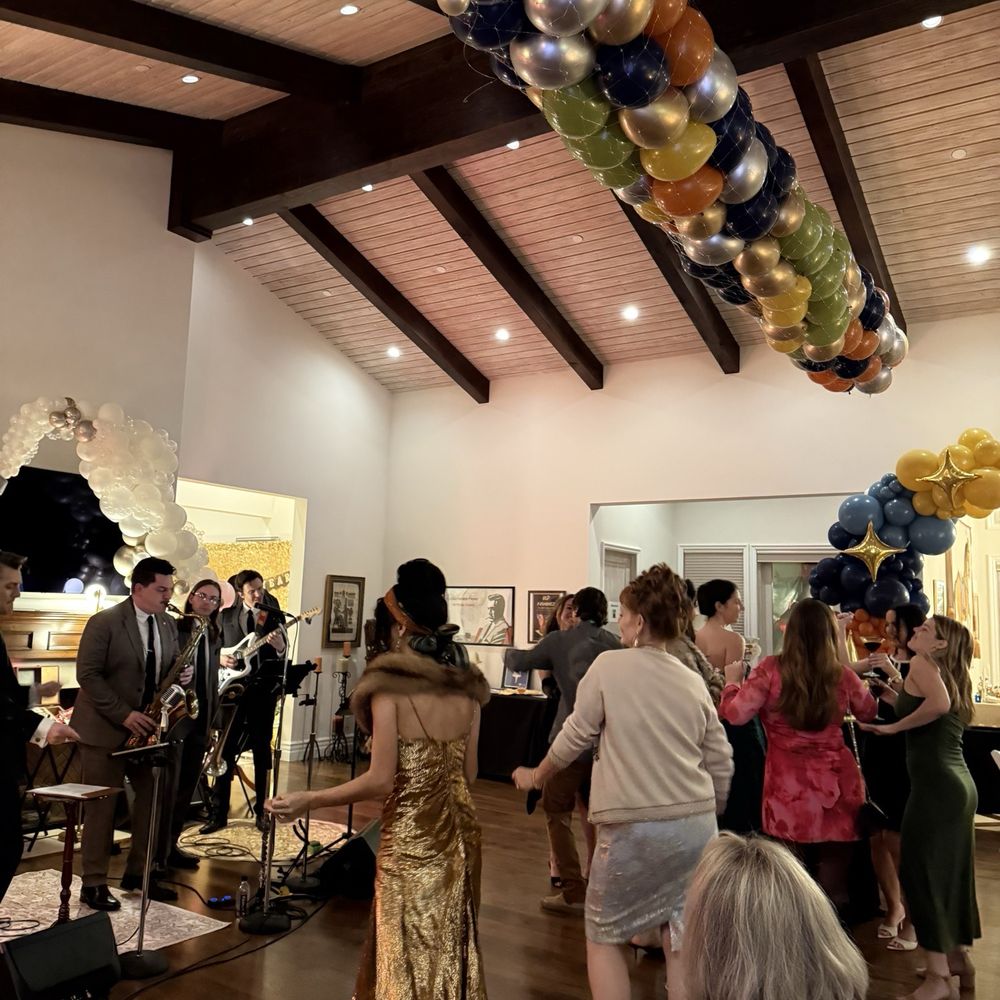 South Bay Balloons - Balloon drop on raised ceiling. - Balloon Services Near Me South Bay Balloons - Balloon drop on raised ceiling. - Balloon Services Near Me