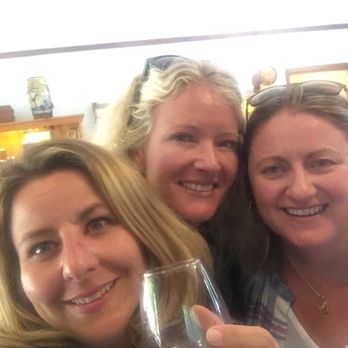 La Nebbia Winery - Very fun! I never make friends like this in Napa, I'm just saying ..... - Wineries Near Me - Half Moon Bay, California La Nebbia Winery - Very fun! I never make friends like this in Napa, I'm just saying ..... - Wineries Near Me - Half Moon Bay, California