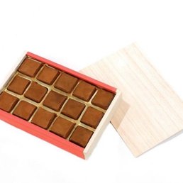 Signature truffle packaging on the website (no longer what you will receive) Signature truffle packaging on the website (no longer what you will receive)