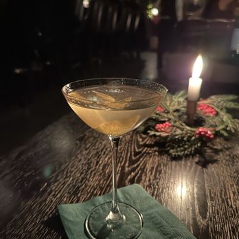 Compton Ave - Martini - Wine Bars Near Me - Toronto, Ontario