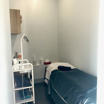 Poly Beauté - treatment room - Skin Care Near Me - Richmond Hill, Ontario Poly Beauté - treatment room - Skin Care Near Me - Richmond Hill, Ontario