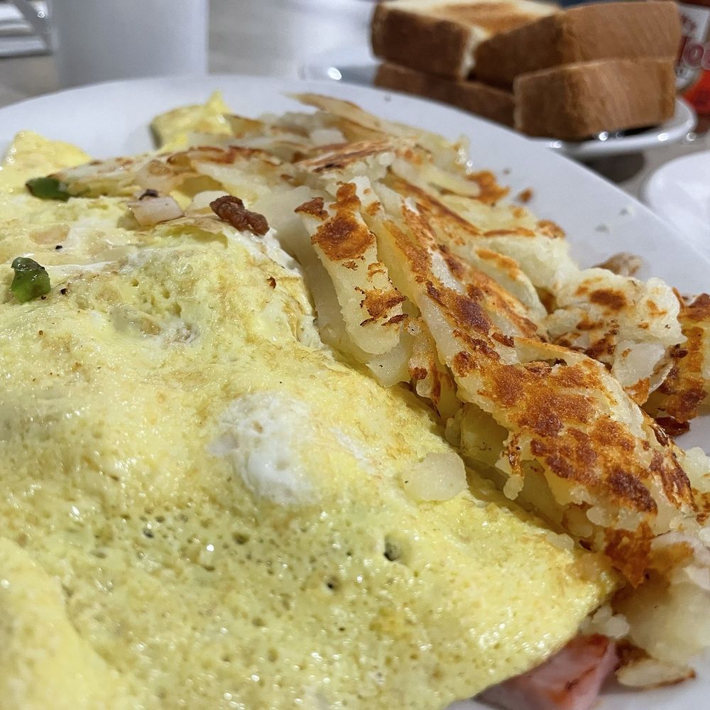 Liberty Family Dining - Western omelette, hash browns, white toast, sausage links. - Breakfast & Brunch Near Me - Flushing, Michigan Liberty Family Dining - Western omelette, hash browns, white toast, sausage links. - Breakfast & Brunch Near Me - Flushing, Michigan