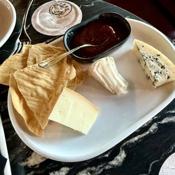 Writers Room Bar - Cheese platter - Bars Near Me - Toronto, Ontario