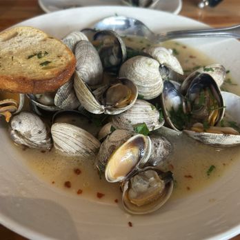 Cutters Crabhouse - Steamed Fresh Manila Clams - Seafood Near Me - Seattle, Washington