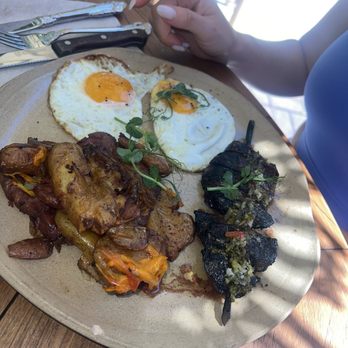 Flora - Steak and Wggs - Breakfast & Brunch Near Me - Miami, Florida