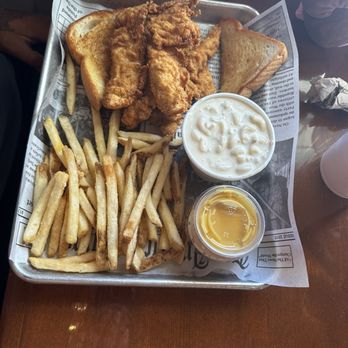 Bird Dog - Mac and cheese was nice and creamy - Chicken Shop Near Me - San Marcos, Texas Bird Dog - Mac and cheese was nice and creamy - Chicken Shop Near Me - San Marcos, Texas