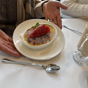 Left Bank Menlo Park - CRÈME BRÛLÉE - French Near Me - Menlo Park, California Left Bank Menlo Park - CRÈME BRÛLÉE - French Near Me - Menlo Park, California