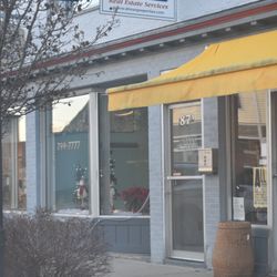 Bonny Read - It's not a great photo. I wish I'd taken photos of the inside of the store because it's cute!
