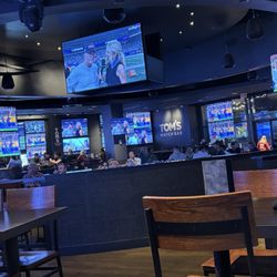 Tom's Watch Bar - Atmosphere